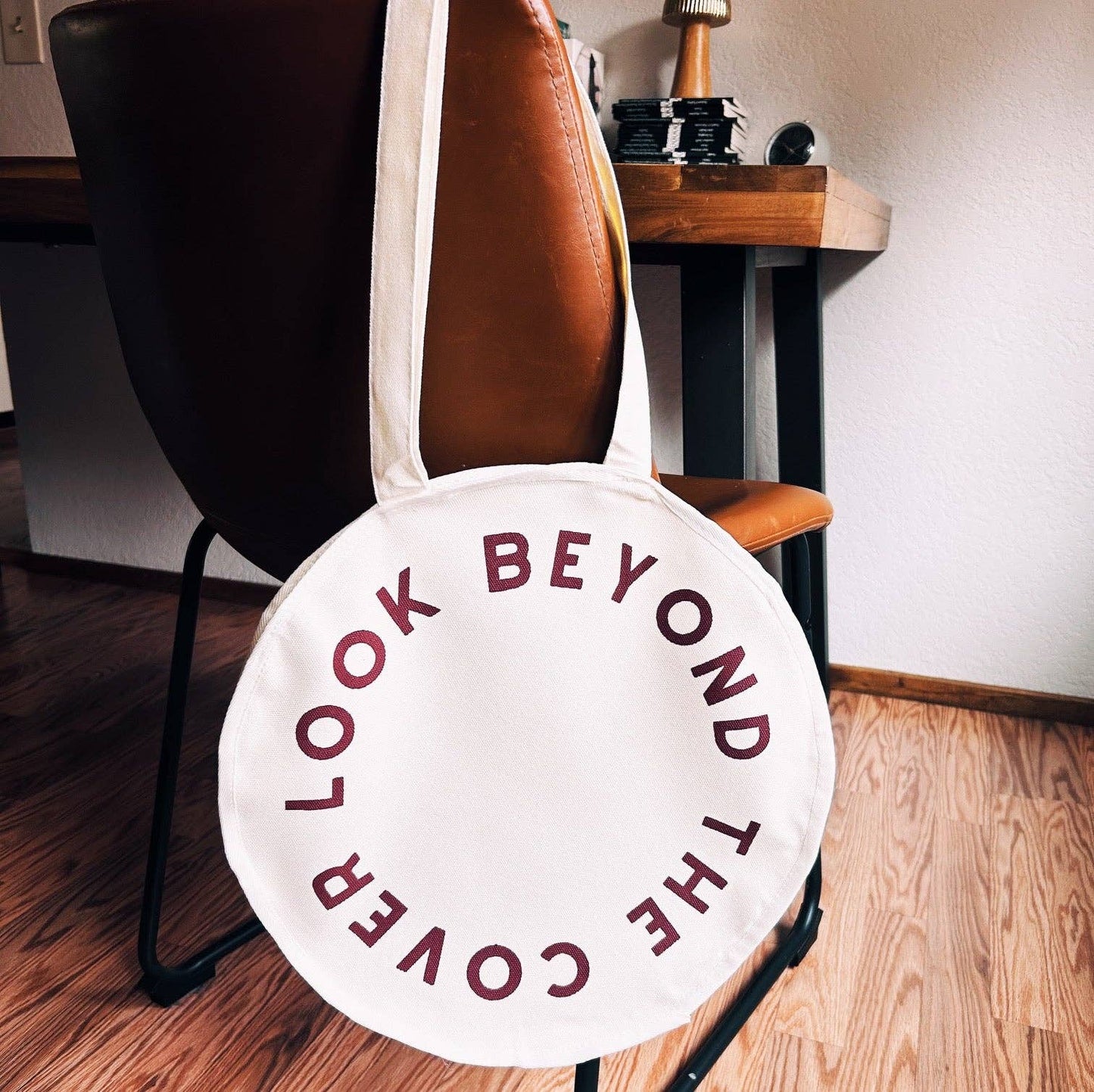 The Storyline Styles - Look Beyond the Cover Circle Tote, Totes,100% Cotton, Canvas