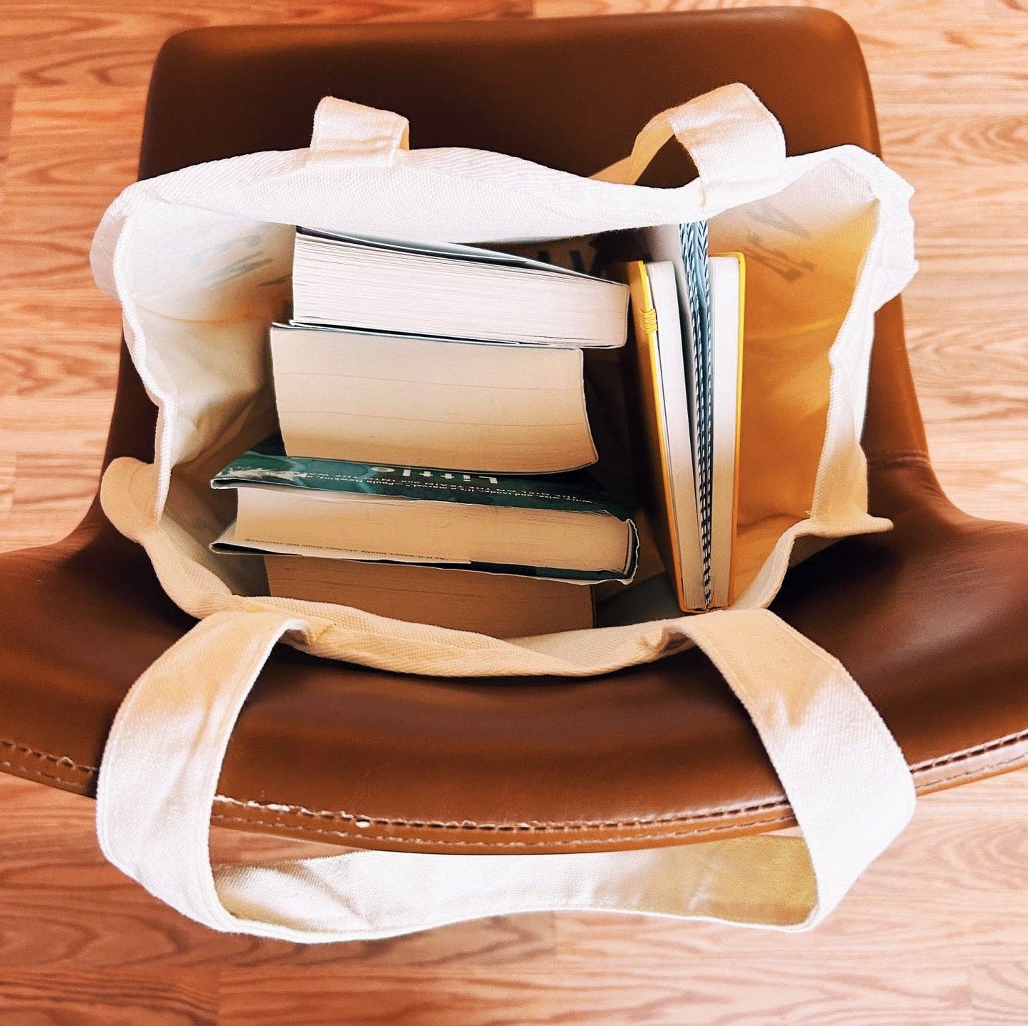 The Storyline Styles - Look Beyond the Cover Circle Tote, Totes,100% Cotton, Canvas