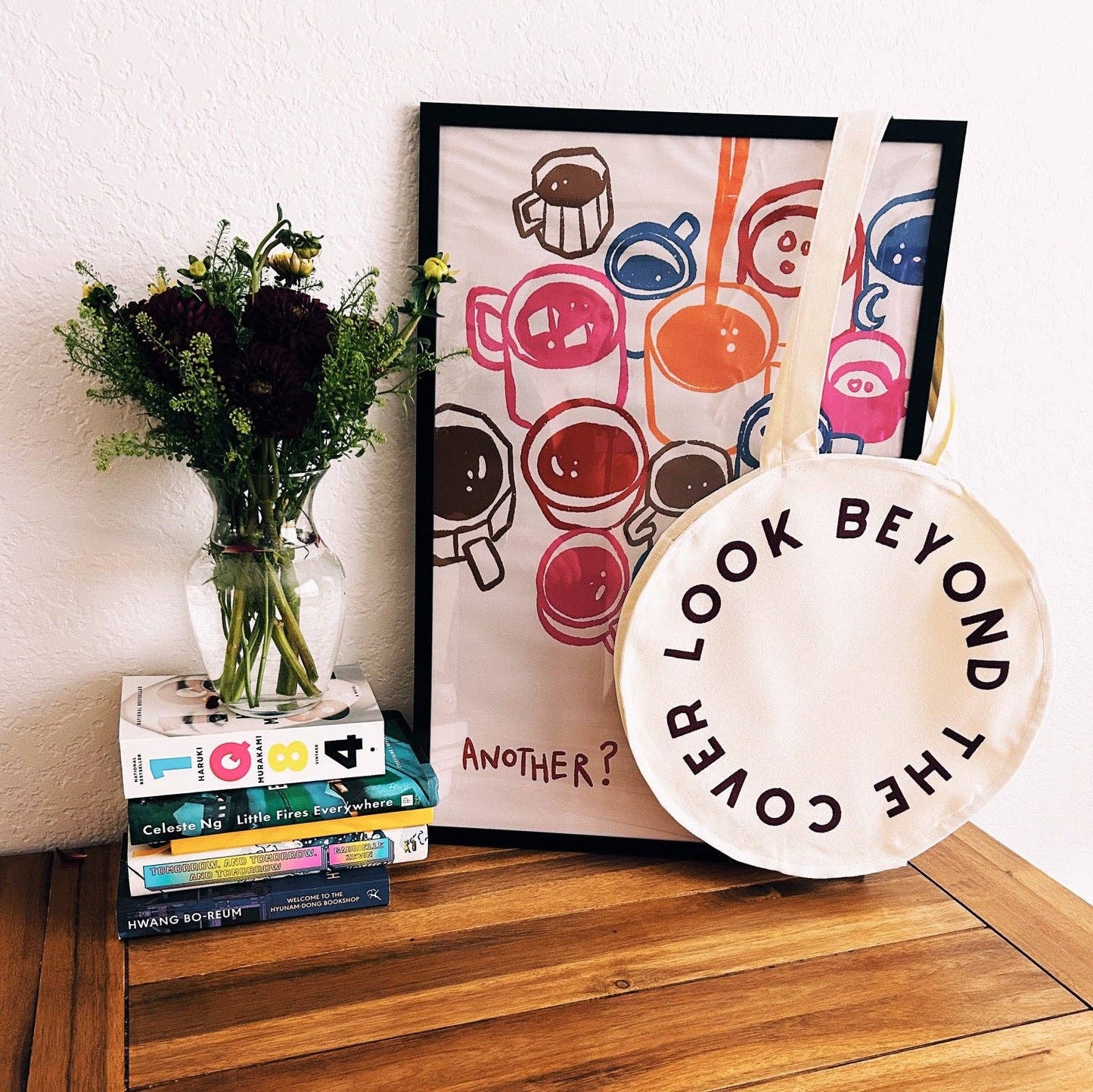 The Storyline Styles - Look Beyond the Cover Circle Tote, Totes,100% Cotton, Canvas